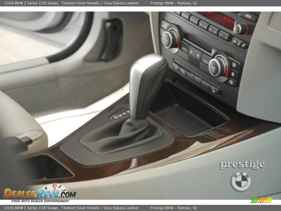 2009 BMW 3 Series 328i Sedan Titanium Silver Metallic / Grey Dakota Leather Photo #17