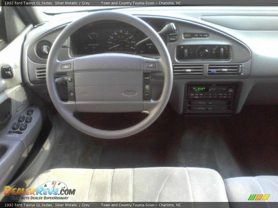1992 Ford Taurus GL Sedan Silver Metallic / Grey Photo #5