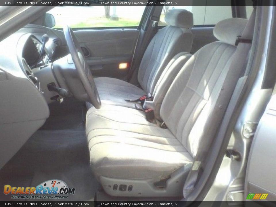 1992 Ford Taurus GL Sedan Silver Metallic / Grey Photo #6