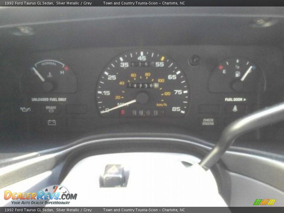 1992 Ford Taurus GL Sedan Silver Metallic / Grey Photo #9