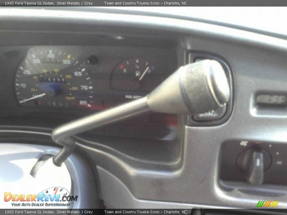 1992 Ford Taurus GL Sedan Silver Metallic / Grey Photo #10