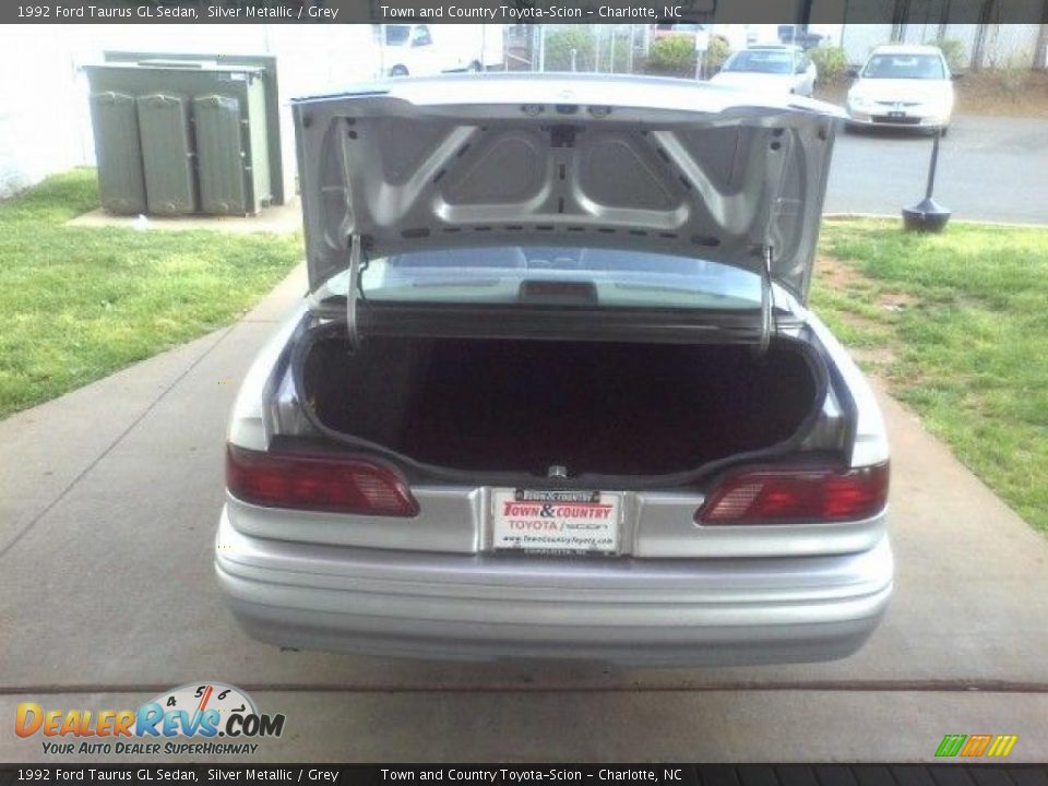1992 Ford Taurus GL Sedan Silver Metallic / Grey Photo #13