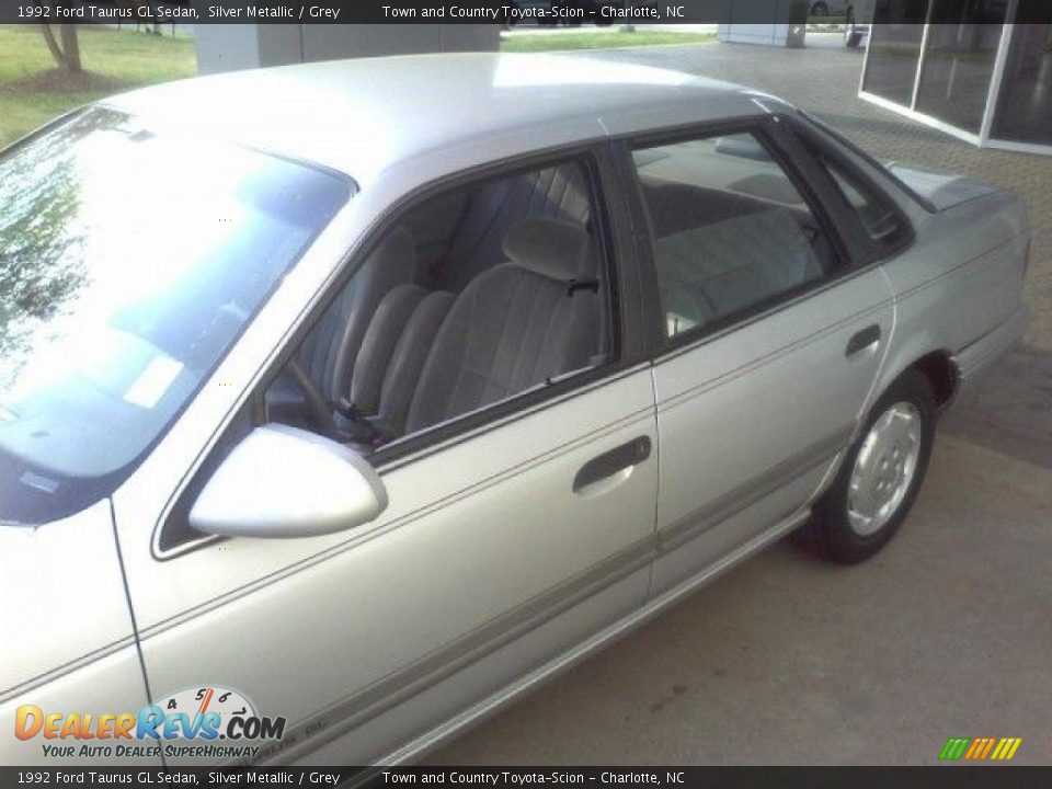 1992 Ford Taurus GL Sedan Silver Metallic / Grey Photo #18