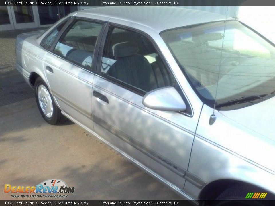 1992 Ford Taurus GL Sedan Silver Metallic / Grey Photo #19