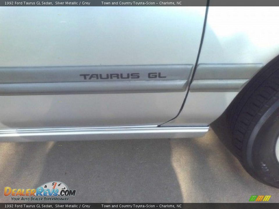 1992 Ford Taurus GL Sedan Silver Metallic / Grey Photo #20