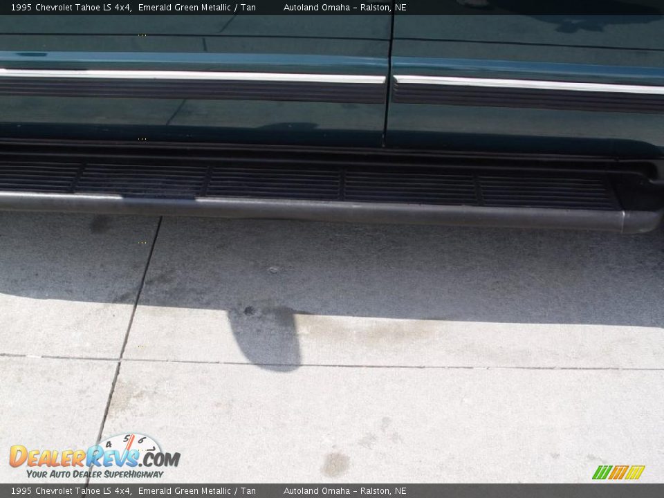1995 Chevrolet Tahoe LS 4x4 Emerald Green Metallic / Tan Photo #17