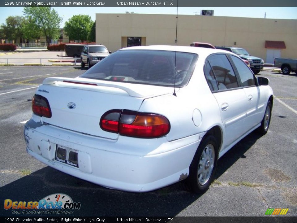 1998 Chevrolet Malibu Sedan Bright White / Light Gray Photo #4