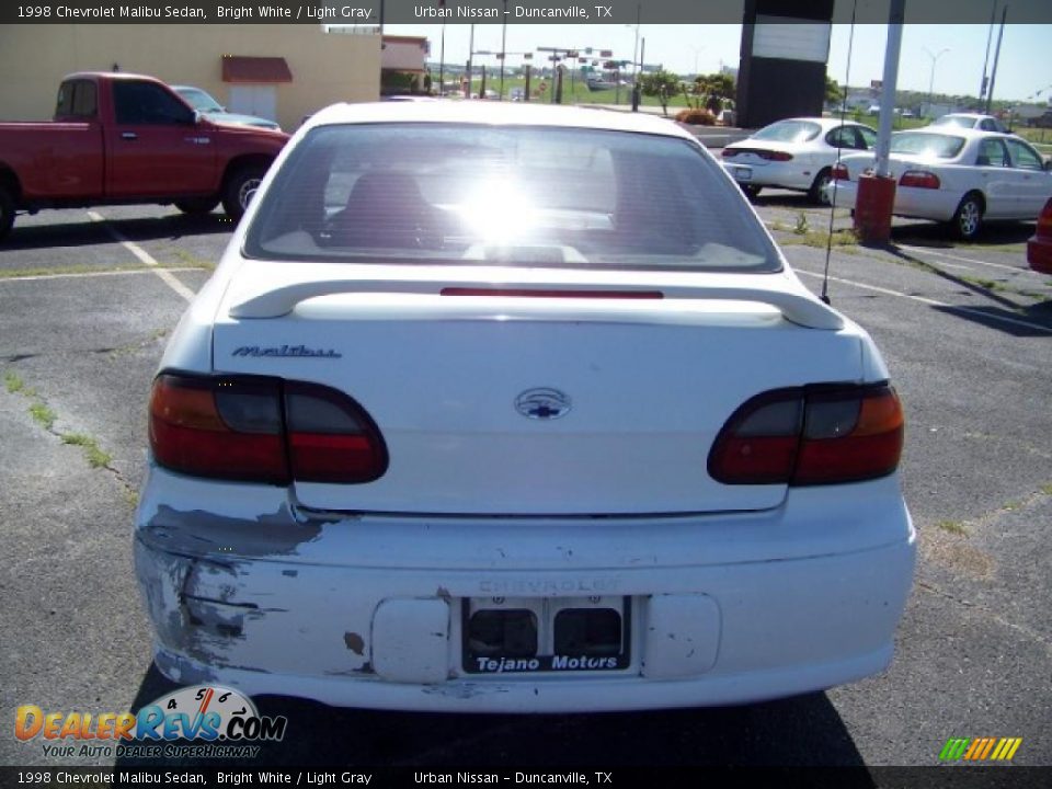 1998 Chevrolet Malibu Sedan Bright White / Light Gray Photo #5