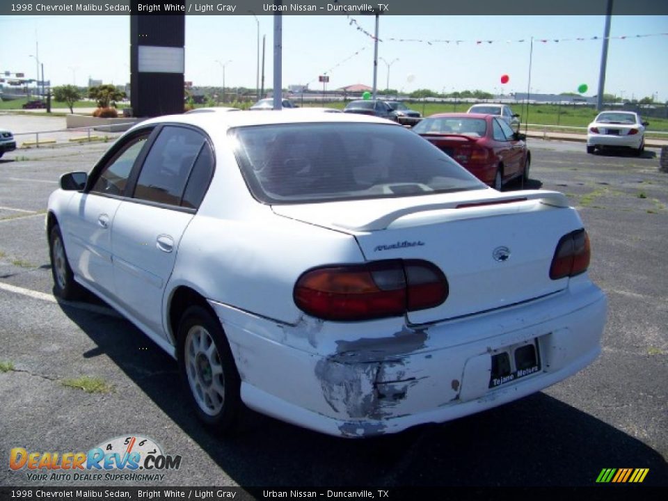 1998 Chevrolet Malibu Sedan Bright White / Light Gray Photo #6