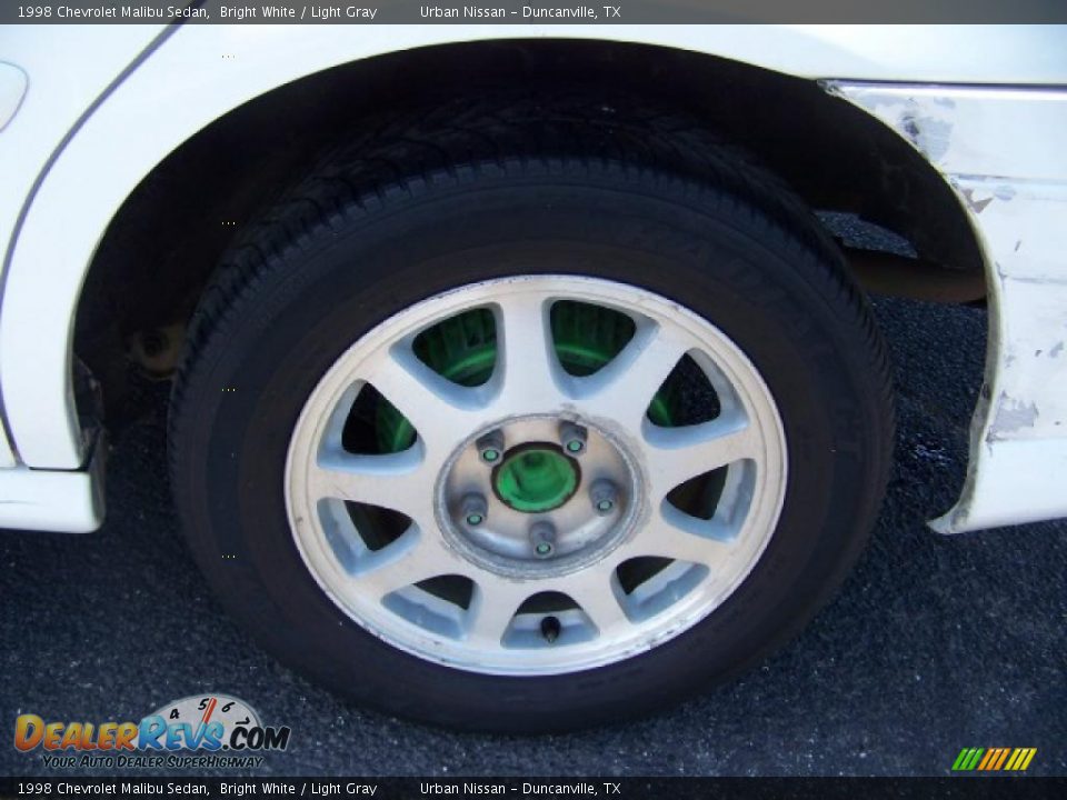 1998 Chevrolet Malibu Sedan Bright White / Light Gray Photo #7