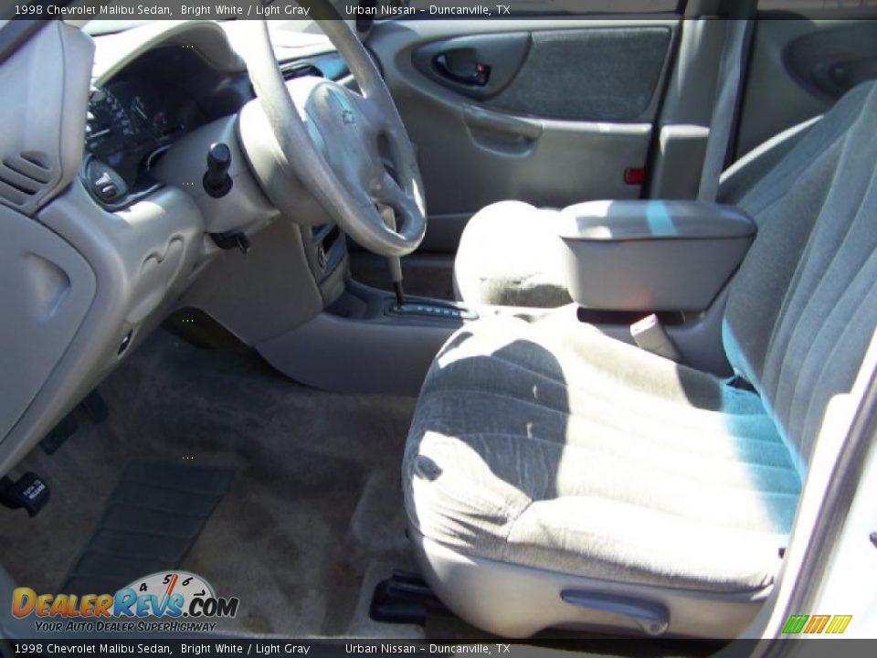 1998 Chevrolet Malibu Sedan Bright White / Light Gray Photo #9