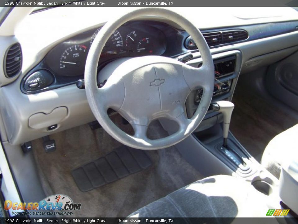 1998 Chevrolet Malibu Sedan Bright White / Light Gray Photo #10