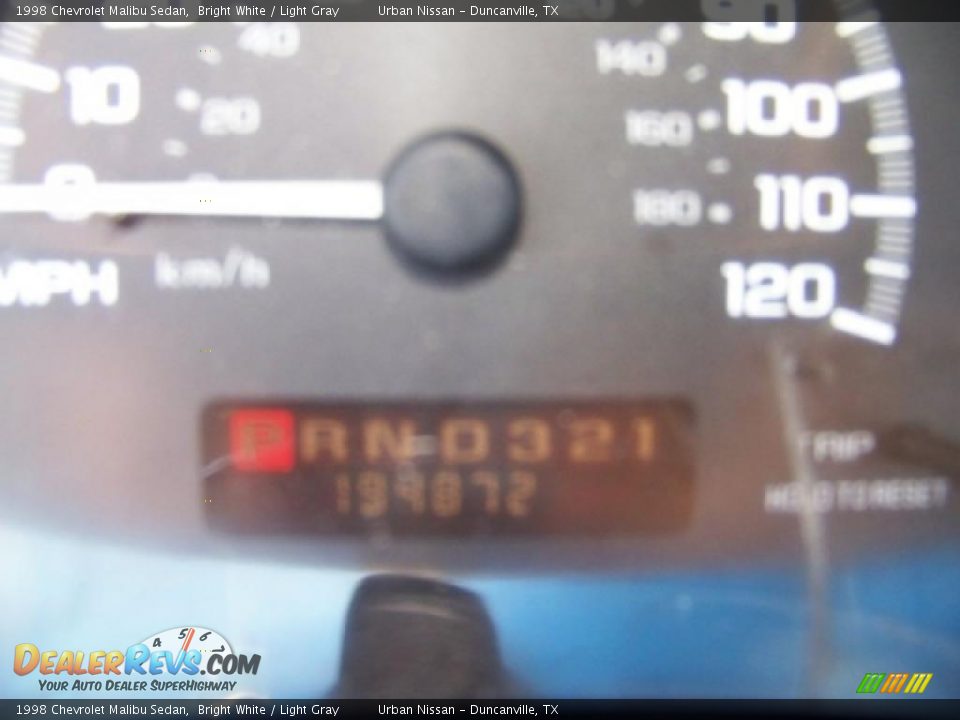 1998 Chevrolet Malibu Sedan Bright White / Light Gray Photo #12