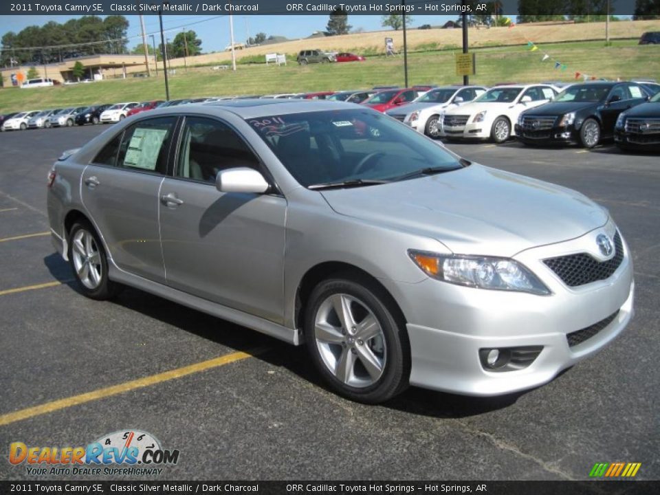 2011 silver toyota camry se #5