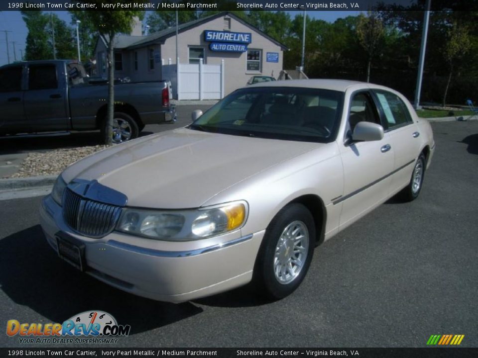 1998 Lincoln Town Car Cartier Ivory Pearl Metallic / Medium Parchment Photo #1
