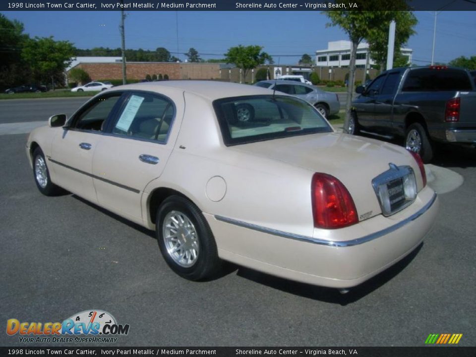 1998 Lincoln Town Car Cartier Ivory Pearl Metallic / Medium Parchment Photo #3