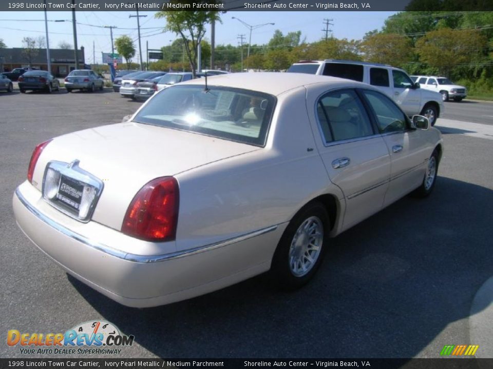 1998 Lincoln Town Car Cartier Ivory Pearl Metallic / Medium Parchment Photo #5
