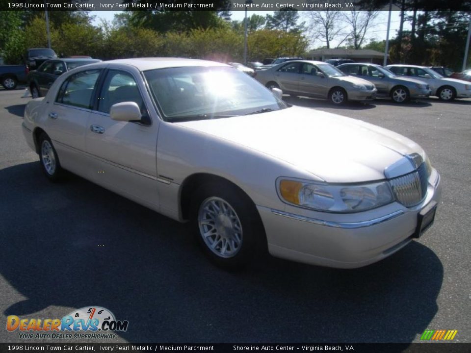 1998 Lincoln Town Car Cartier Ivory Pearl Metallic / Medium Parchment Photo #7