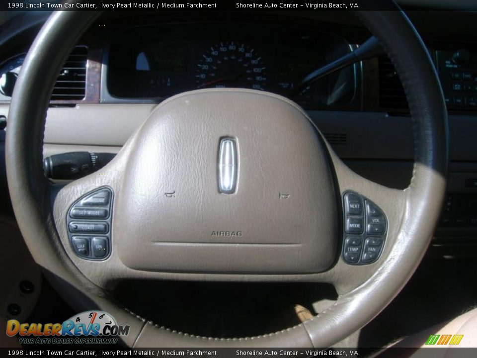 1998 Lincoln Town Car Cartier Ivory Pearl Metallic / Medium Parchment Photo #16