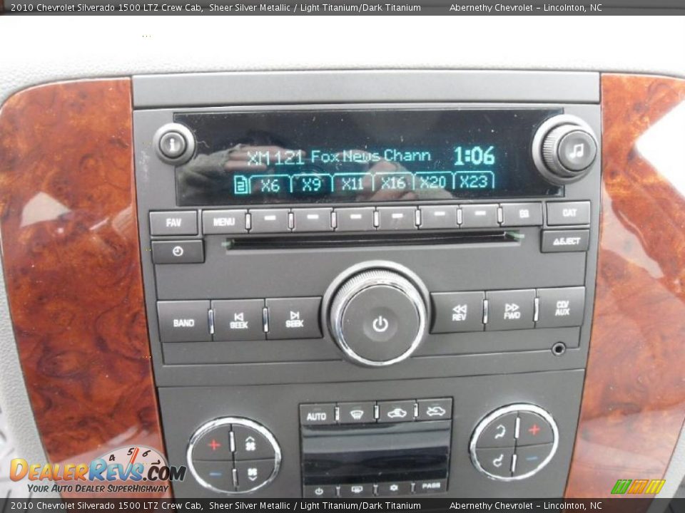 2010 Chevrolet Silverado 1500 LTZ Crew Cab Sheer Silver Metallic / Light Titanium/Dark Titanium Photo #11