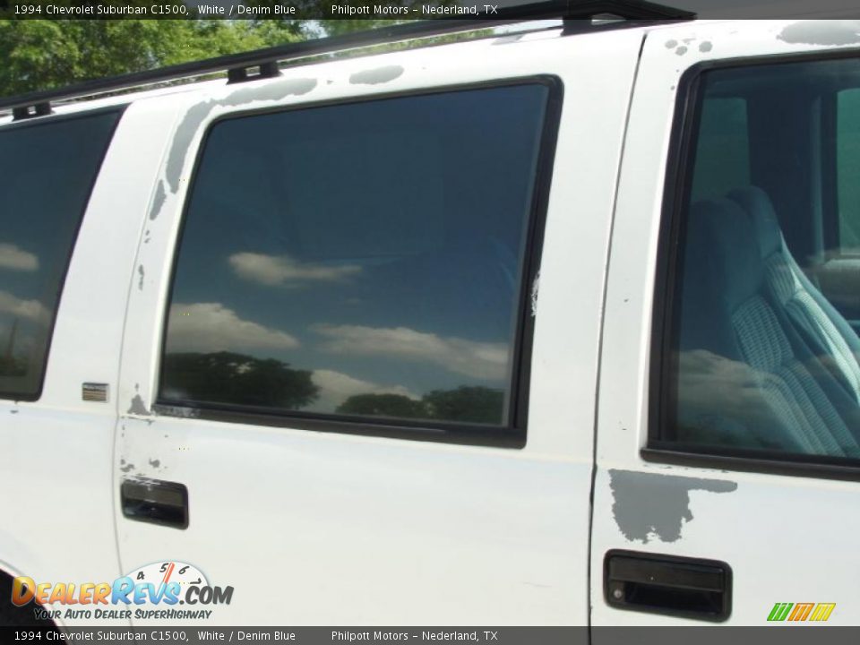 1994 Chevrolet Suburban C1500 White / Denim Blue Photo #21