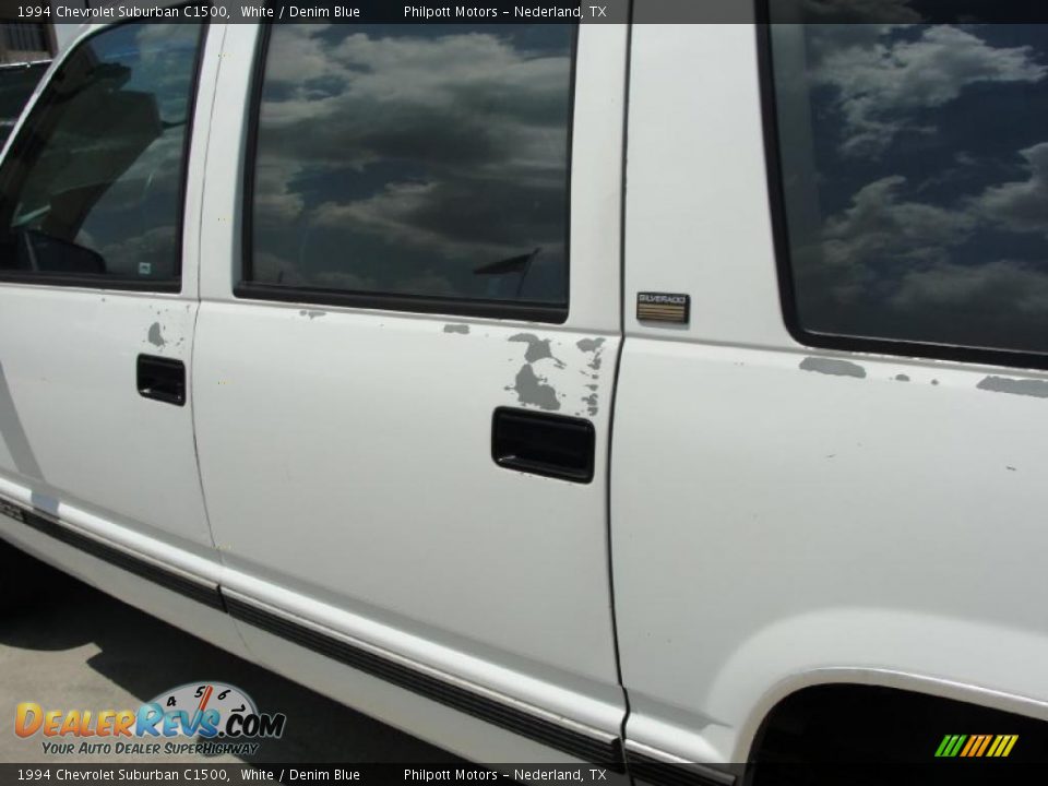1994 Chevrolet Suburban C1500 White / Denim Blue Photo #24