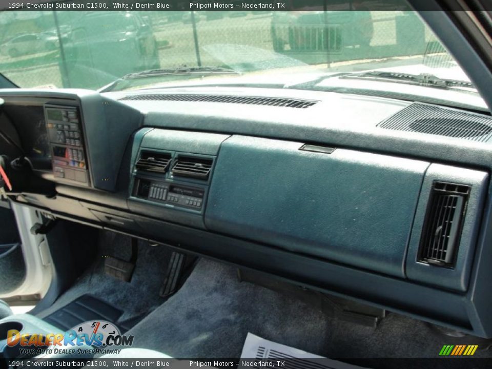 1994 Chevrolet Suburban C1500 White / Denim Blue Photo #27