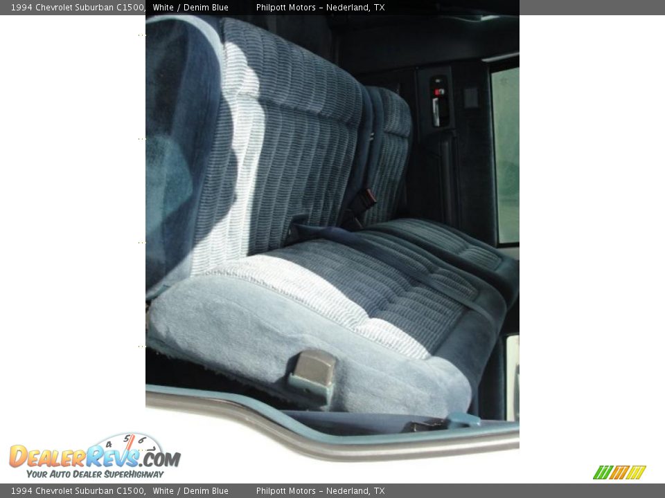 1994 Chevrolet Suburban C1500 White / Denim Blue Photo #35
