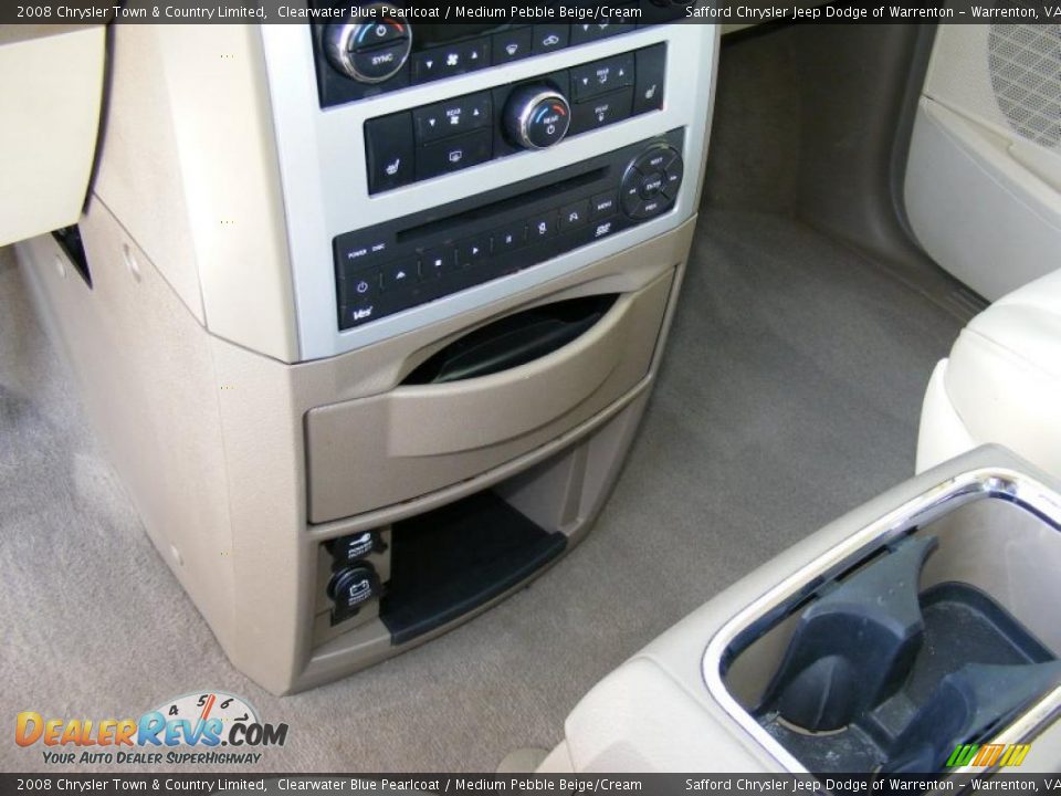 2008 Chrysler Town & Country Limited Clearwater Blue Pearlcoat / Medium Pebble Beige/Cream Photo #29