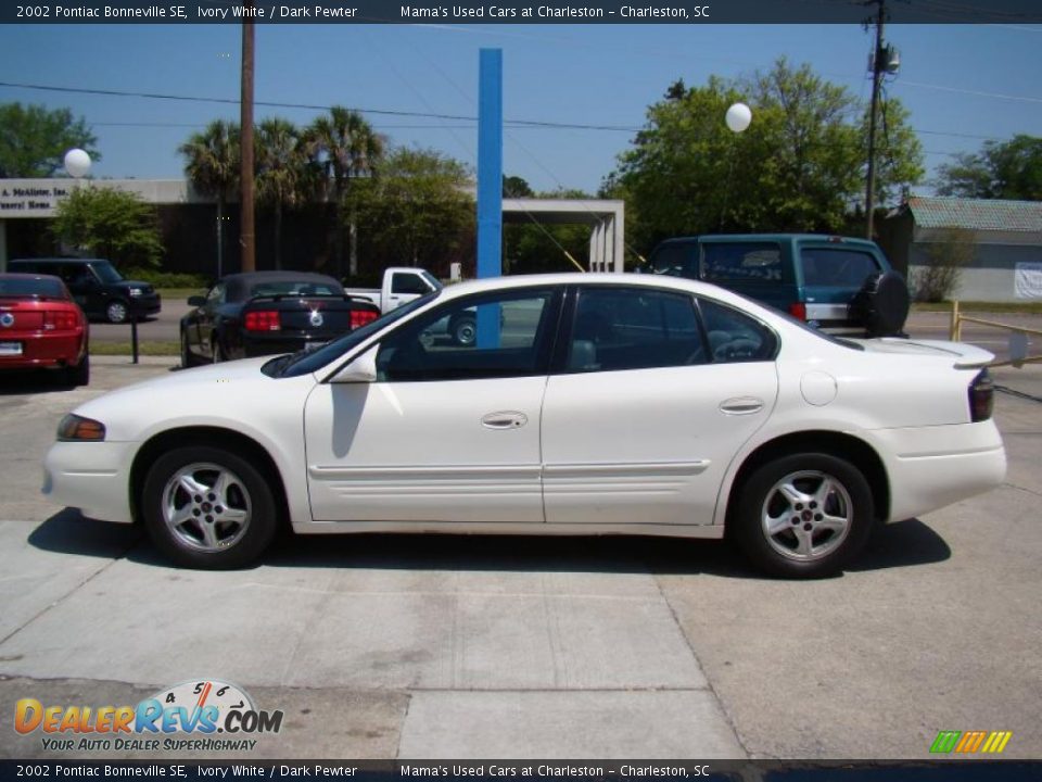 2002 Pontiac Bonneville SE Ivory White / Dark Pewter Photo #5
