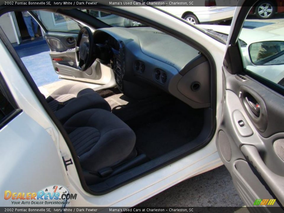 2002 Pontiac Bonneville SE Ivory White / Dark Pewter Photo #15