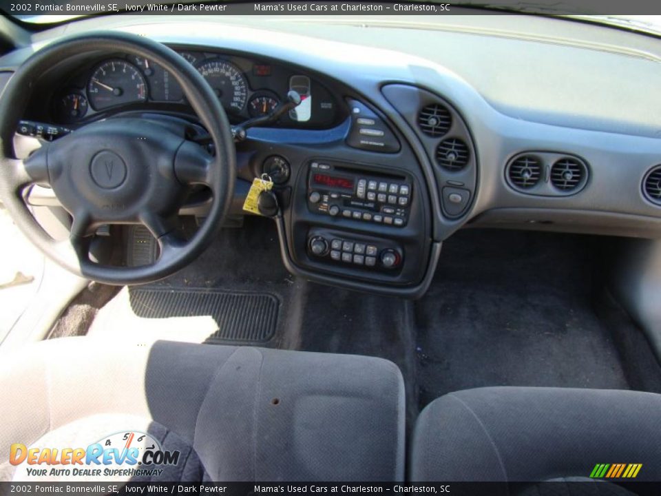 2002 Pontiac Bonneville SE Ivory White / Dark Pewter Photo #17