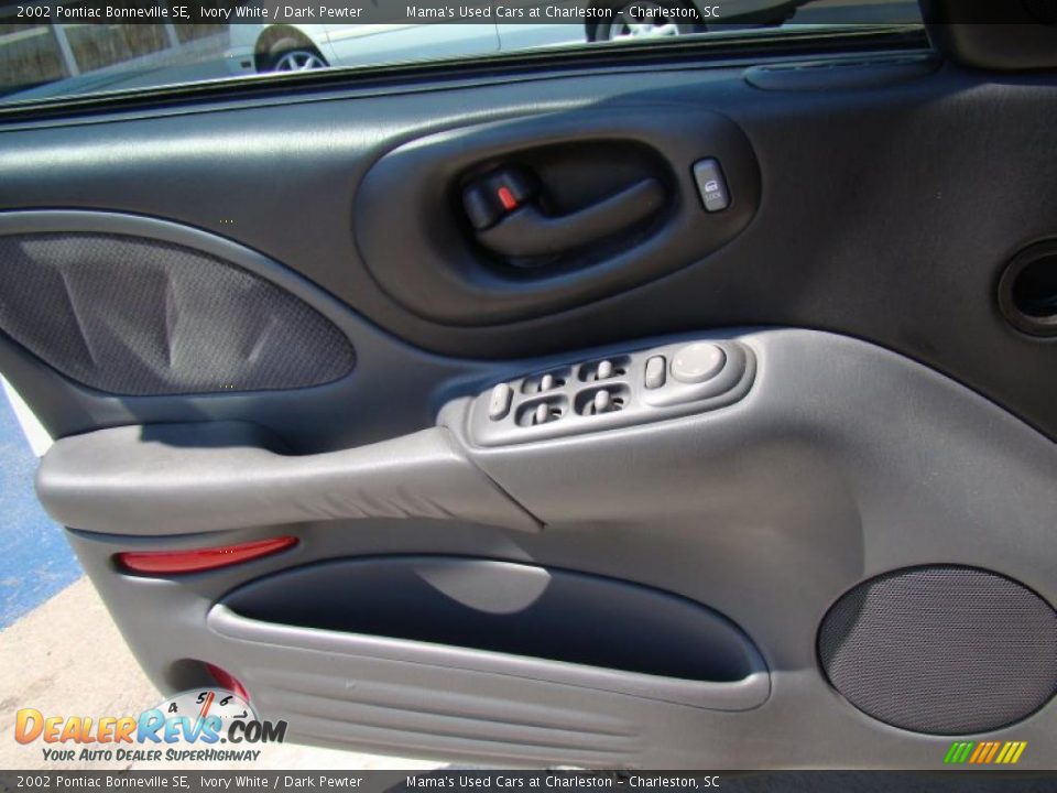 2002 Pontiac Bonneville SE Ivory White / Dark Pewter Photo #20