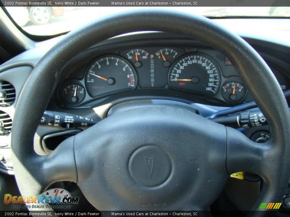 2002 Pontiac Bonneville SE Ivory White / Dark Pewter Photo #23