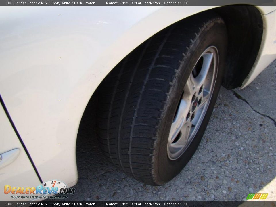 2002 Pontiac Bonneville SE Ivory White / Dark Pewter Photo #26