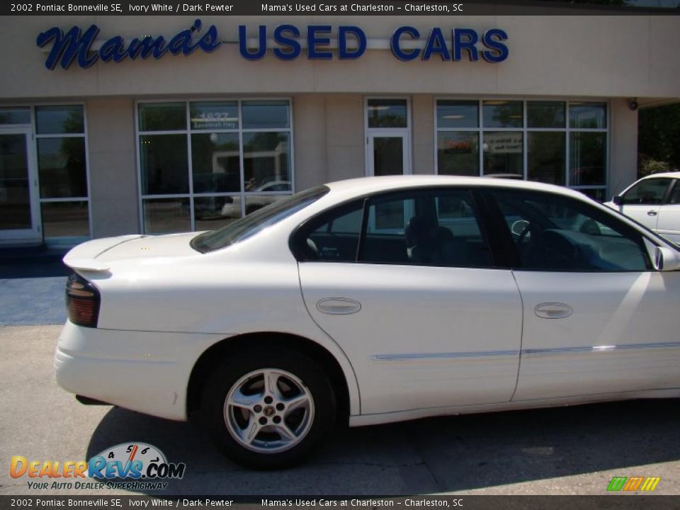2002 Pontiac Bonneville SE Ivory White / Dark Pewter Photo #32