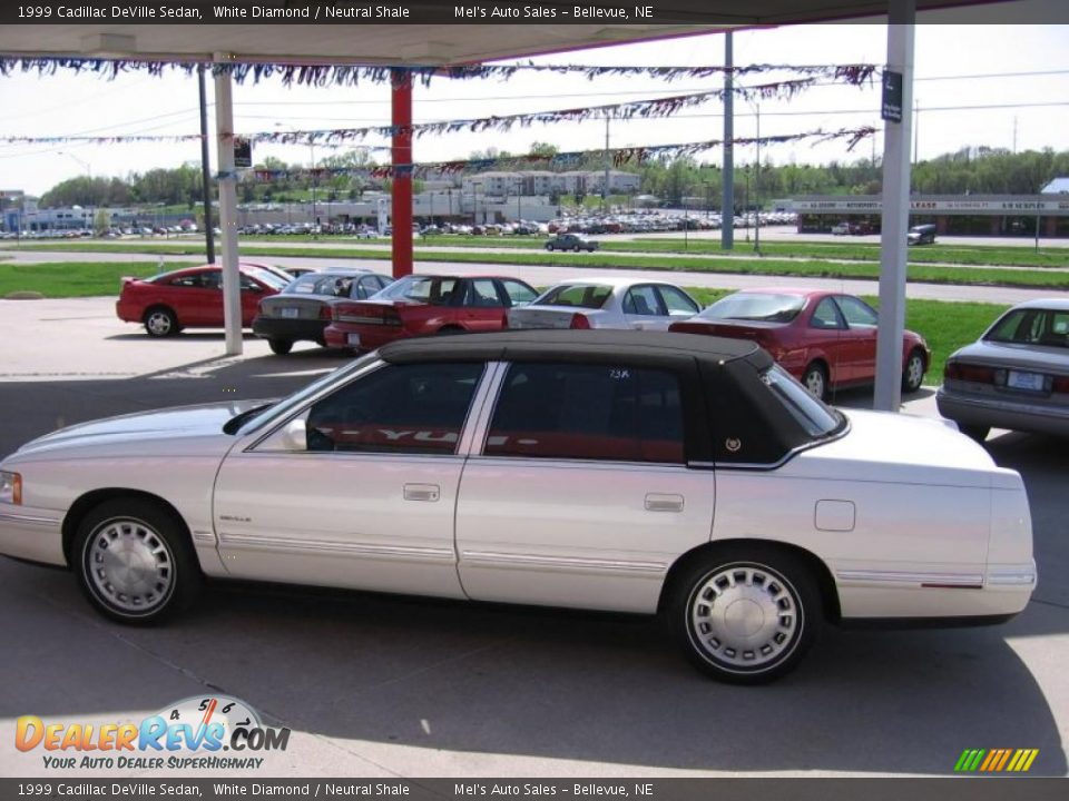 1999 Cadillac DeVille Sedan White Diamond / Neutral Shale Photo #2