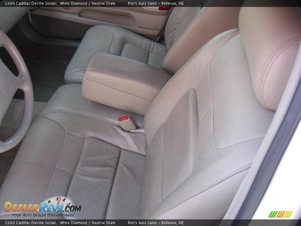 1999 Cadillac DeVille Sedan White Diamond / Neutral Shale Photo #7