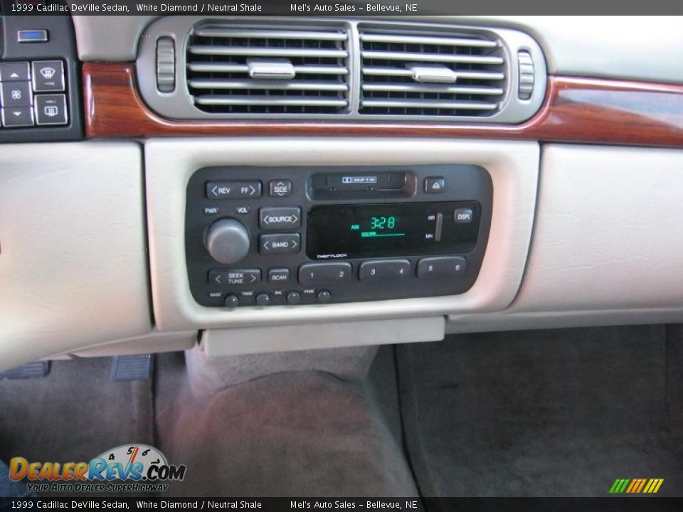 1999 Cadillac DeVille Sedan White Diamond / Neutral Shale Photo #8