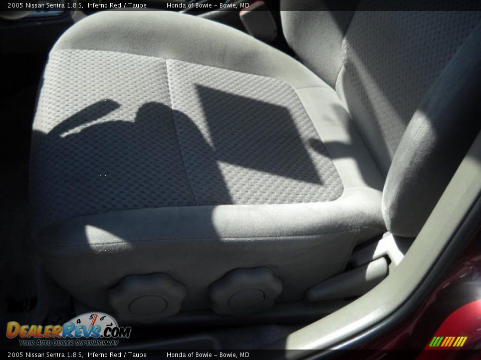2005 Nissan Sentra 1.8 S Inferno Red / Taupe Photo #11