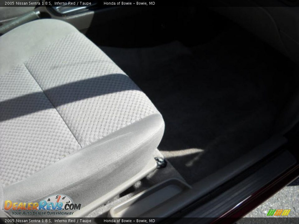 2005 Nissan Sentra 1.8 S Inferno Red / Taupe Photo #18