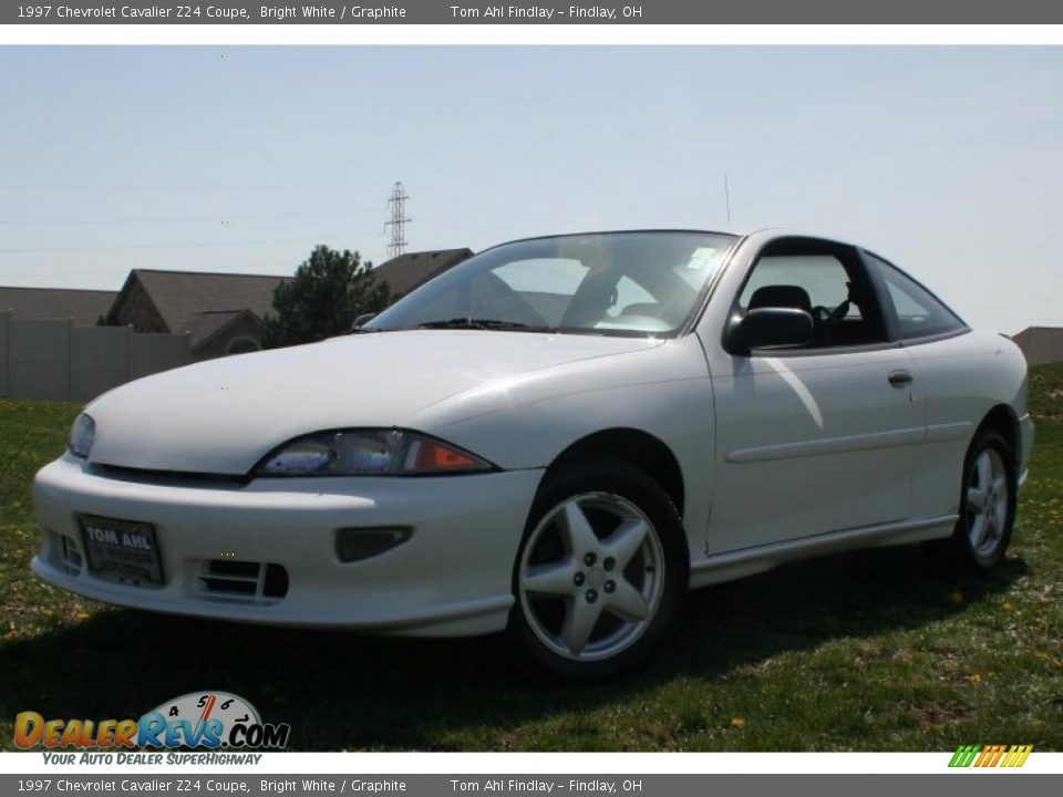 1997 Chevrolet Cavalier Z24 Coupe Bright White / Graphite Photo #1