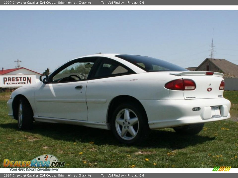 1997 Chevrolet Cavalier Z24 Coupe Bright White / Graphite Photo #3