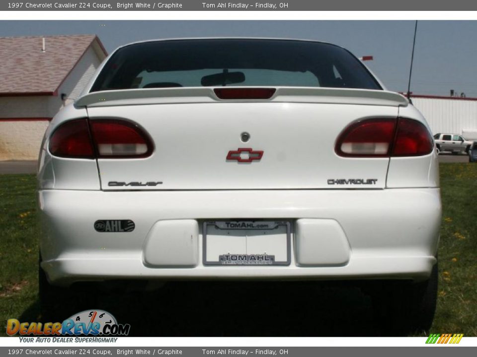 1997 Chevrolet Cavalier Z24 Coupe Bright White / Graphite Photo #4