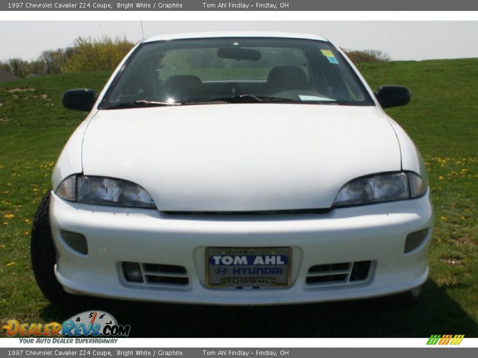 1997 Chevrolet Cavalier Z24 Coupe Bright White / Graphite Photo #8