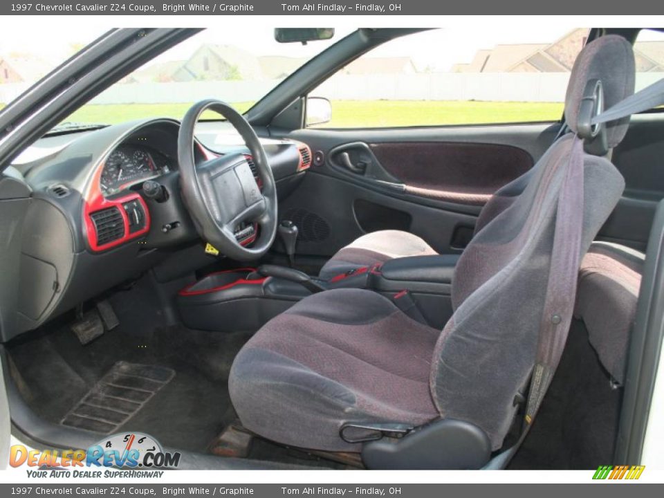 1997 Chevrolet Cavalier Z24 Coupe Bright White / Graphite Photo #9