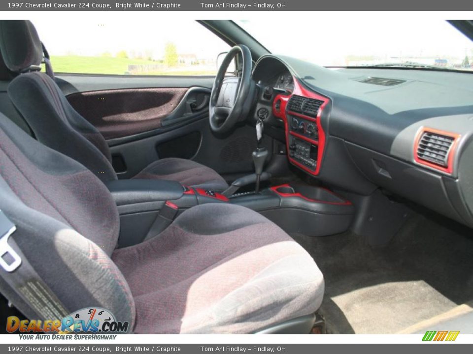 1997 Chevrolet Cavalier Z24 Coupe Bright White / Graphite Photo #10