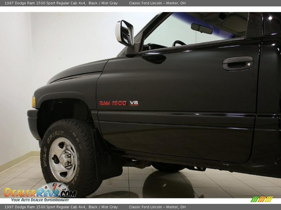 1997 Dodge Ram 1500 Sport Regular Cab 4x4 Black / Mist Gray Photo #17