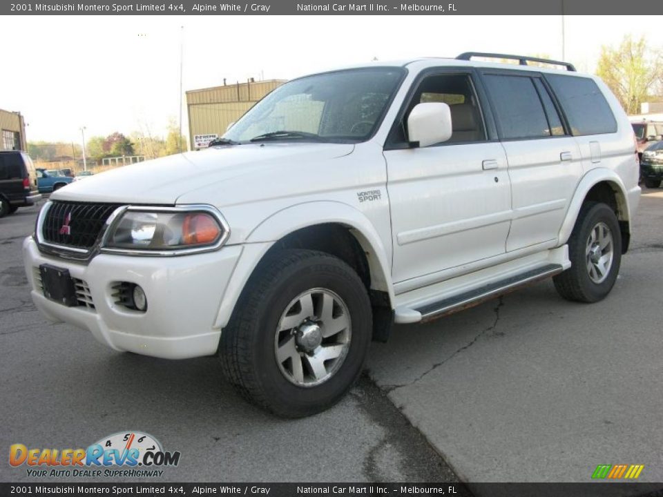 2001 Mitsubishi Montero Sport Limited 4x4 Alpine White / Gray Photo #2