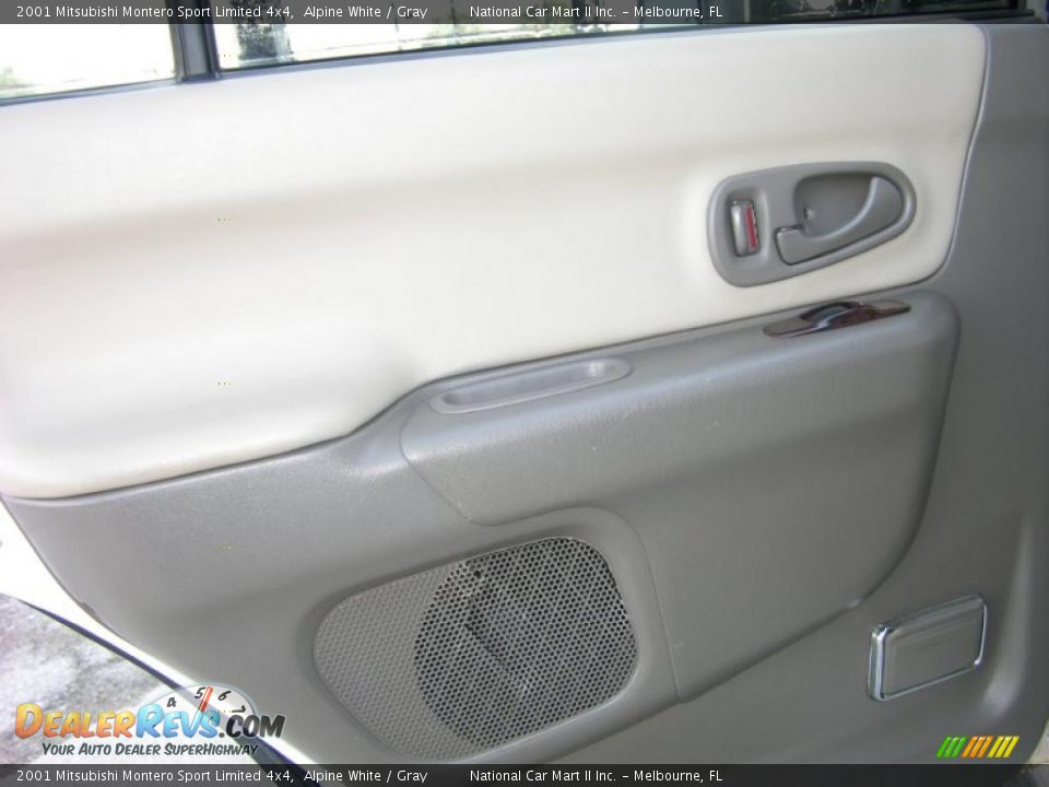 2001 Mitsubishi Montero Sport Limited 4x4 Alpine White / Gray Photo #9